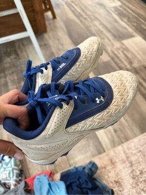 Under Armour Kids Blue and White Athletic Cleats